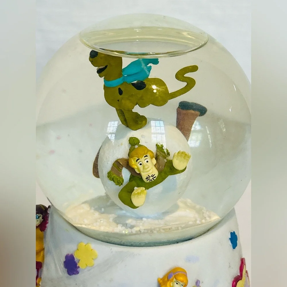 Scooby Do Hannah Barbera Vintage Y2K Themed Snow Globe -‎ Colorful Characters